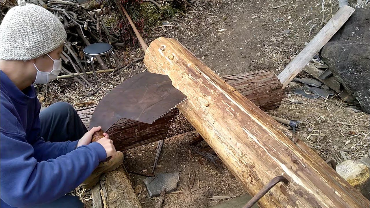 大鋸（オガ） 木挽き鋸を使って丸太の縦引きのやり方の説明 ① - YouTube
