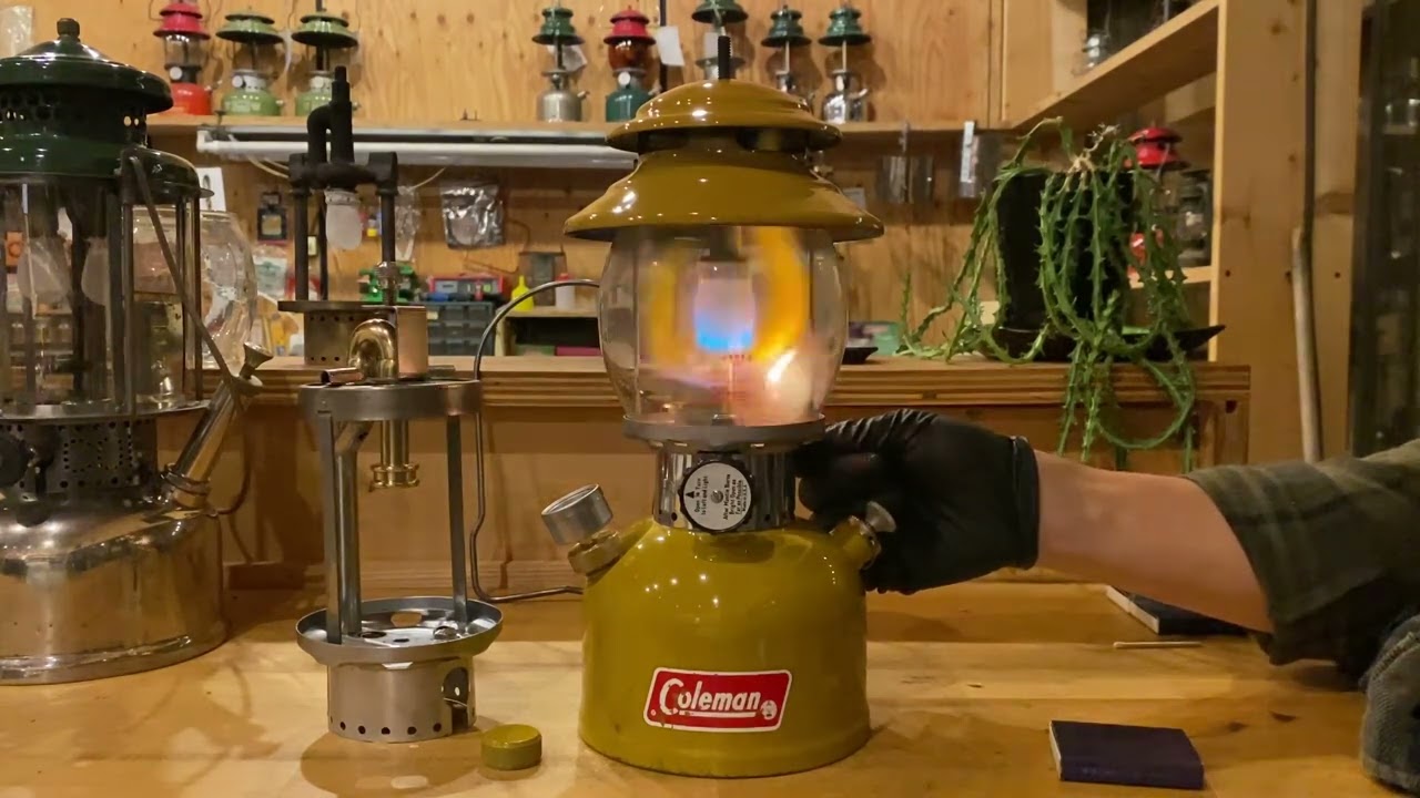Feb.1973 Coleman 200A GOLD BOND vintage lantern Ignition video