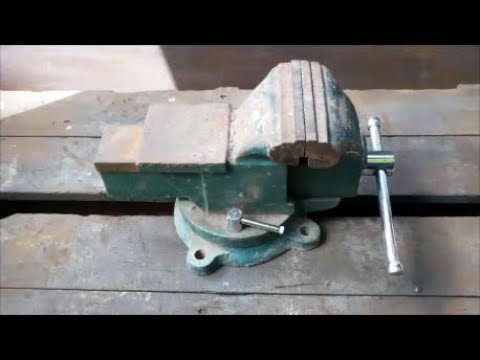 壊れた万力を修理して職場復帰させる Broken vise repair - YouTube