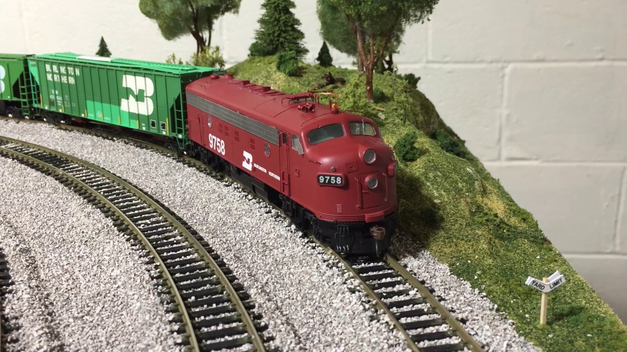 Athearn Genesis Burlington Northern F7 #9758 - YouTube