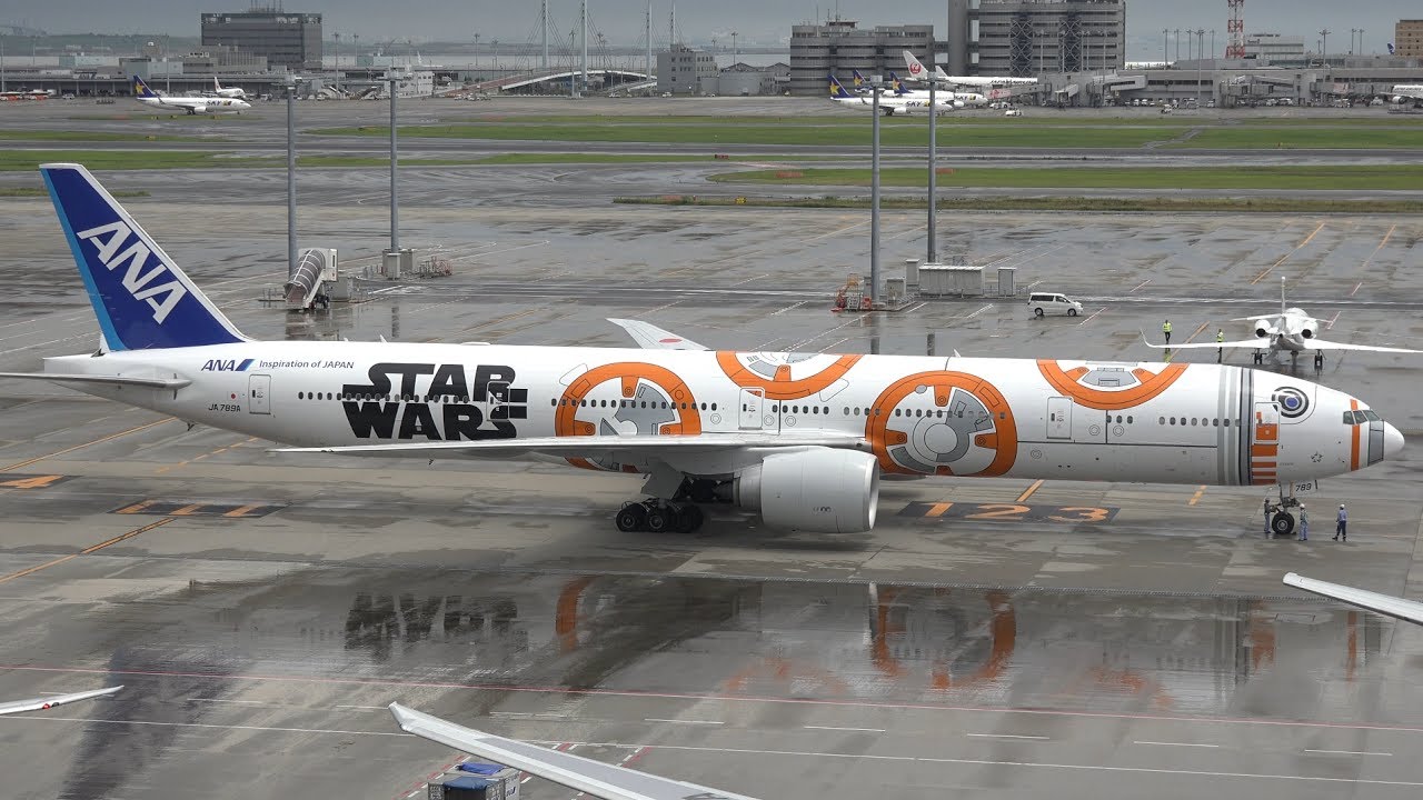 ANA Star Wars BB-8 Livery Boeing 777-300ER JA789A Pushback [HND