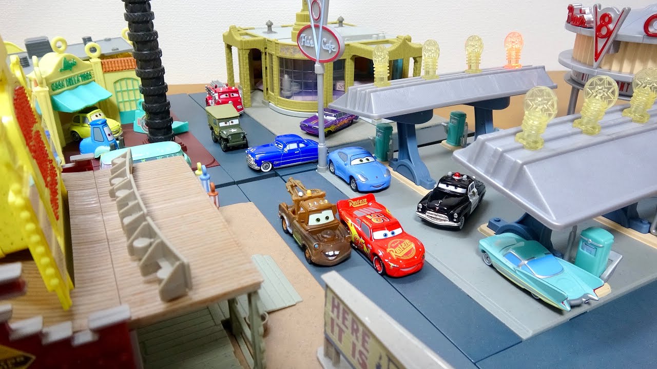 カーズ】マテルのプレイセット4種合体！ラジエーター・スプリングスの