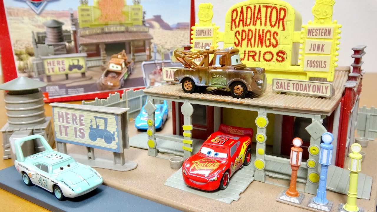 カーズ ディズニー リジーの記念グッズショップ 可愛い建物に