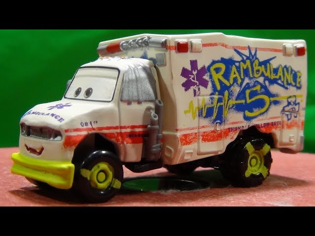 ボコボコ救急車 ディズニー カーズ トミカ C-39 ドクター・ダメージ