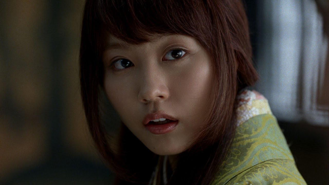 Arimura Kasumi plays a demon wife in a commercial? Her cold glare