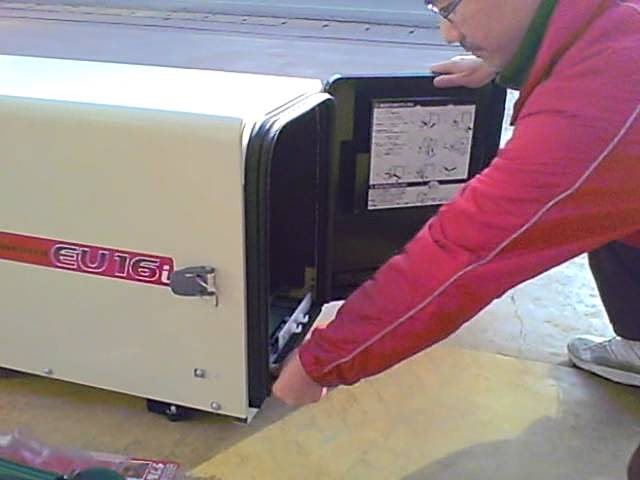 新発売！ホンダ発電機 防音ボックス EU16i用 - YouTube