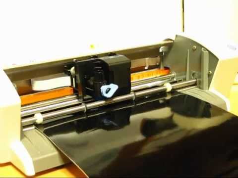 小型カッティングプロッター CraftROBO CC200-20 - YouTube