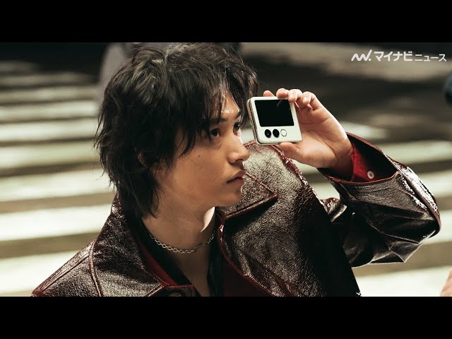 山崎賢人、写真を撮りたい場所は横断歩道！？爽やかに駆け抜ける姿にも