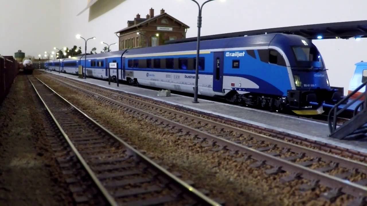 Roco 64111 Roco 73498 railjet CD H0 - YouTube