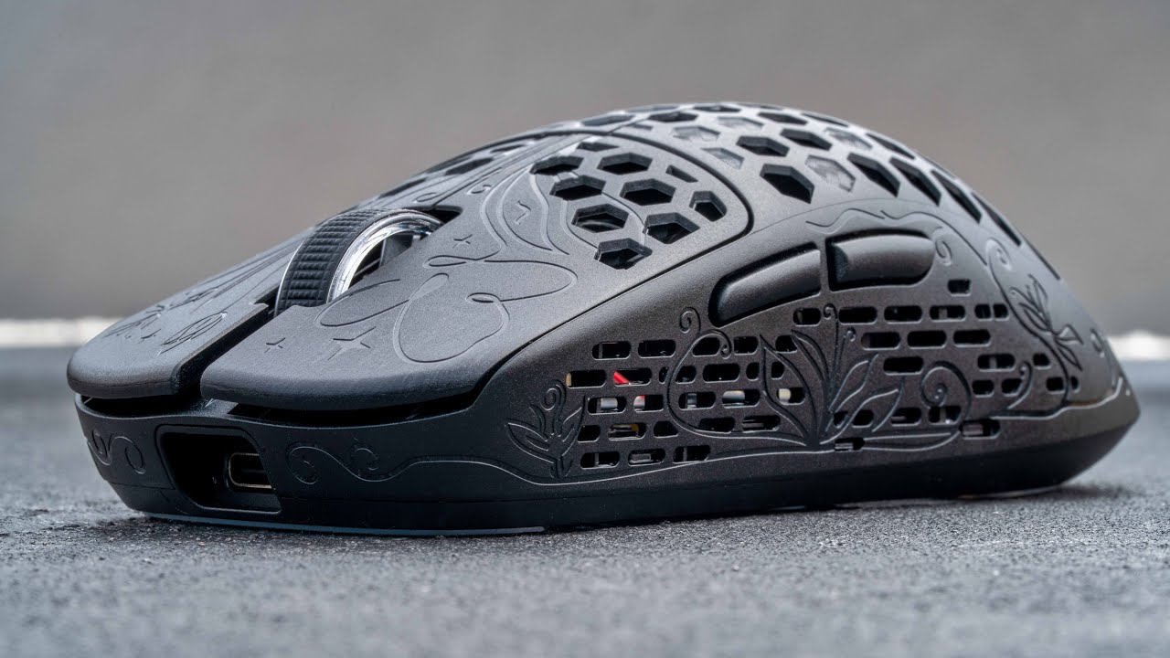 Featherweight Carbon Chassis Gaming Mouse - Unius Black Lotus