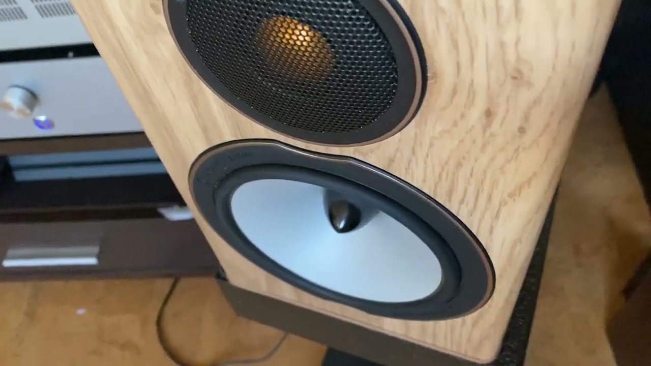 Monitor Audio Bronze BX1 - YouTube