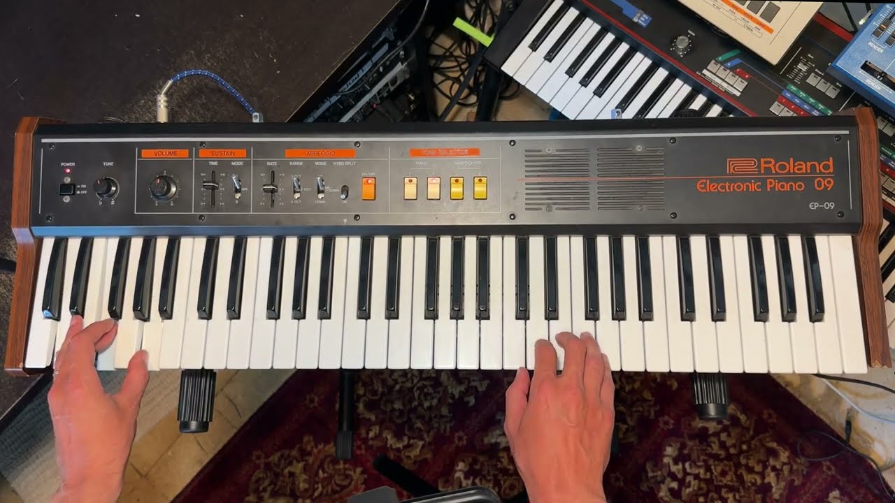 Roland EP-09 Electric Piano Showcase - YouTube