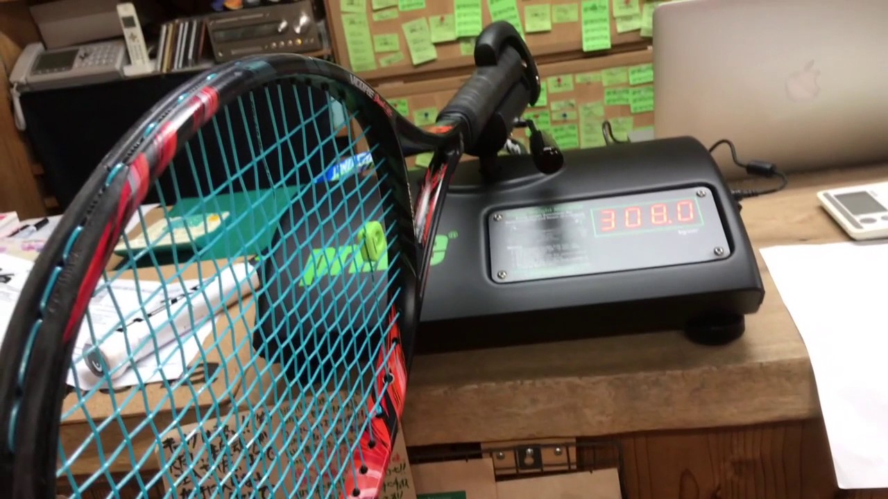 楽しい道具を手に入れた！ラケットのスウィングウエイト計測器♪ - YouTube