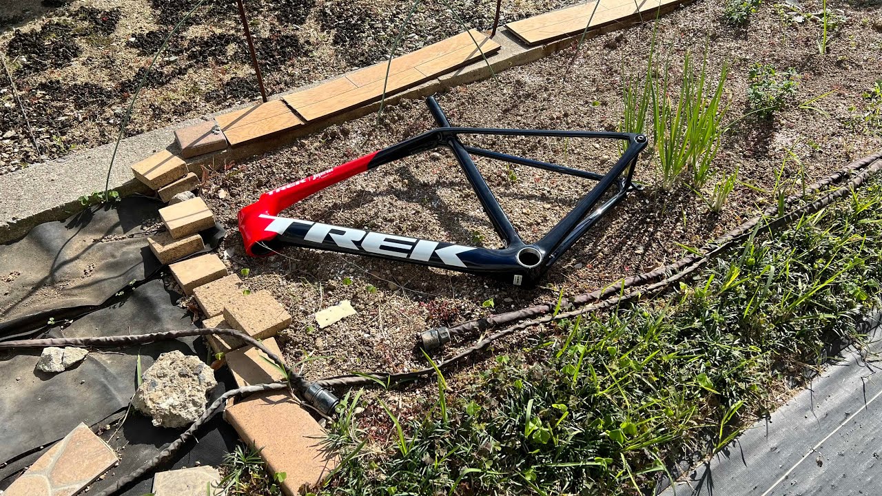 Repair a junk Trek frame that was left in a field for just 10