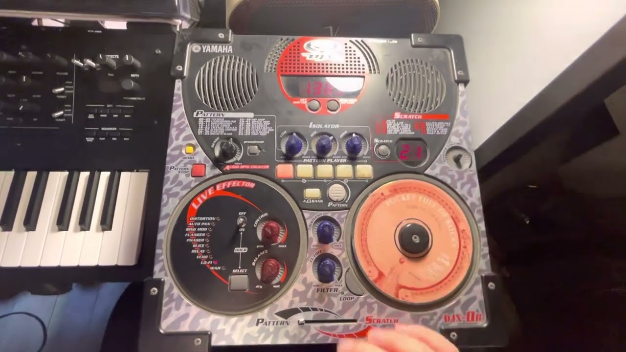 Yamaha DJX-IIB - The $20 Groovebox Jam - YouTube