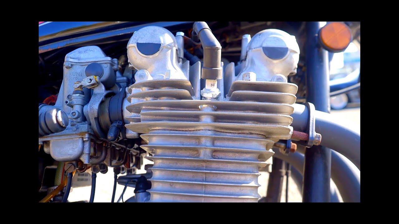 リアホイールを18インチにしてカッコいいカワサキZ1000LTD 水野