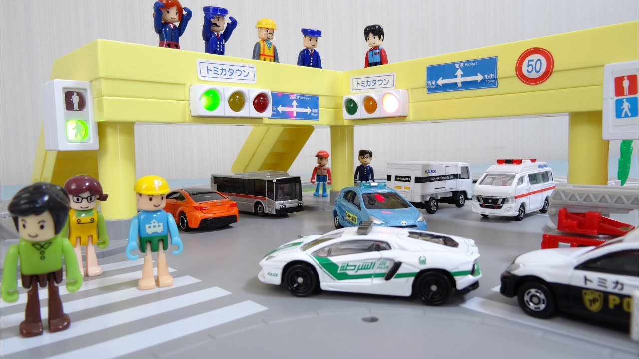 トミカ トミカタウン ぼくの街のサウンド交差点 信号機 Tomica - YouTube