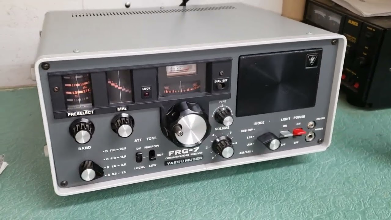 Yaesu FRG-7 Communications Receiver - YouTube
