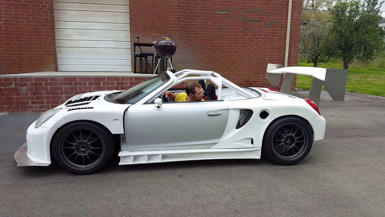 Backing the gt300 2zz turbo MR2 Spyder into the garage - YouTube