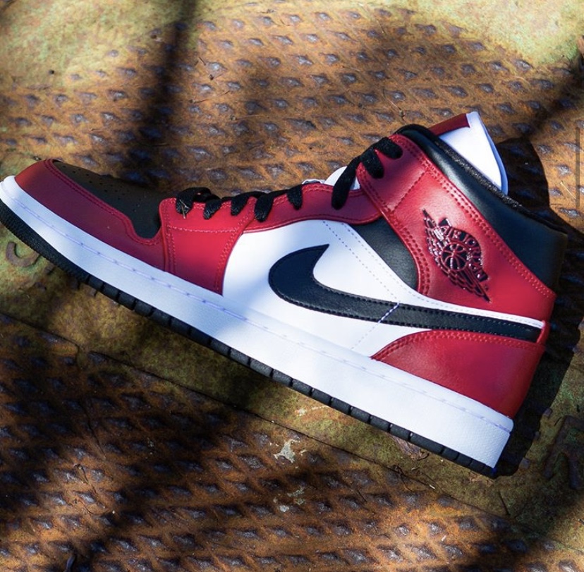 エア ジョーダン1 ミッド “シカゴ ブラック トゥ” リストック！ | 8469