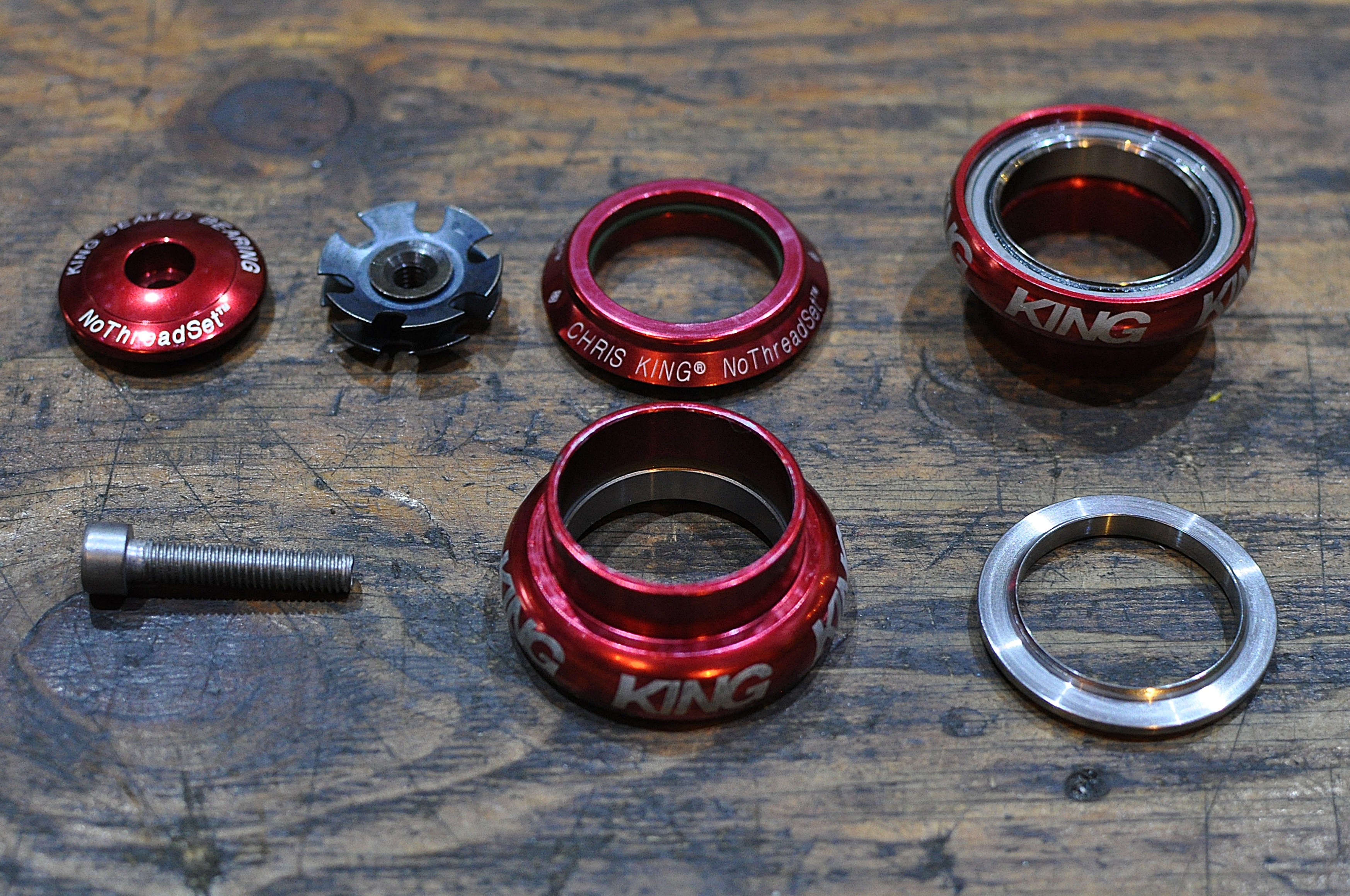 新入荷情報「CHRIS KING 1-1/8″ NoThreadSet™ Red」 | CULTURE CLUB