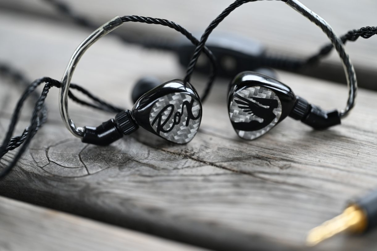 ハイエンドイヤホン JH Audio ROXANNE Universal レビュー - audio