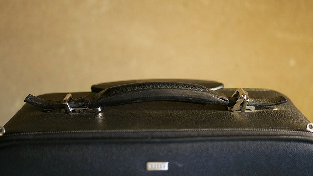 BALLY)バリー/キャリーバッグのハンドル革の剥がれを修理 | BOND repair