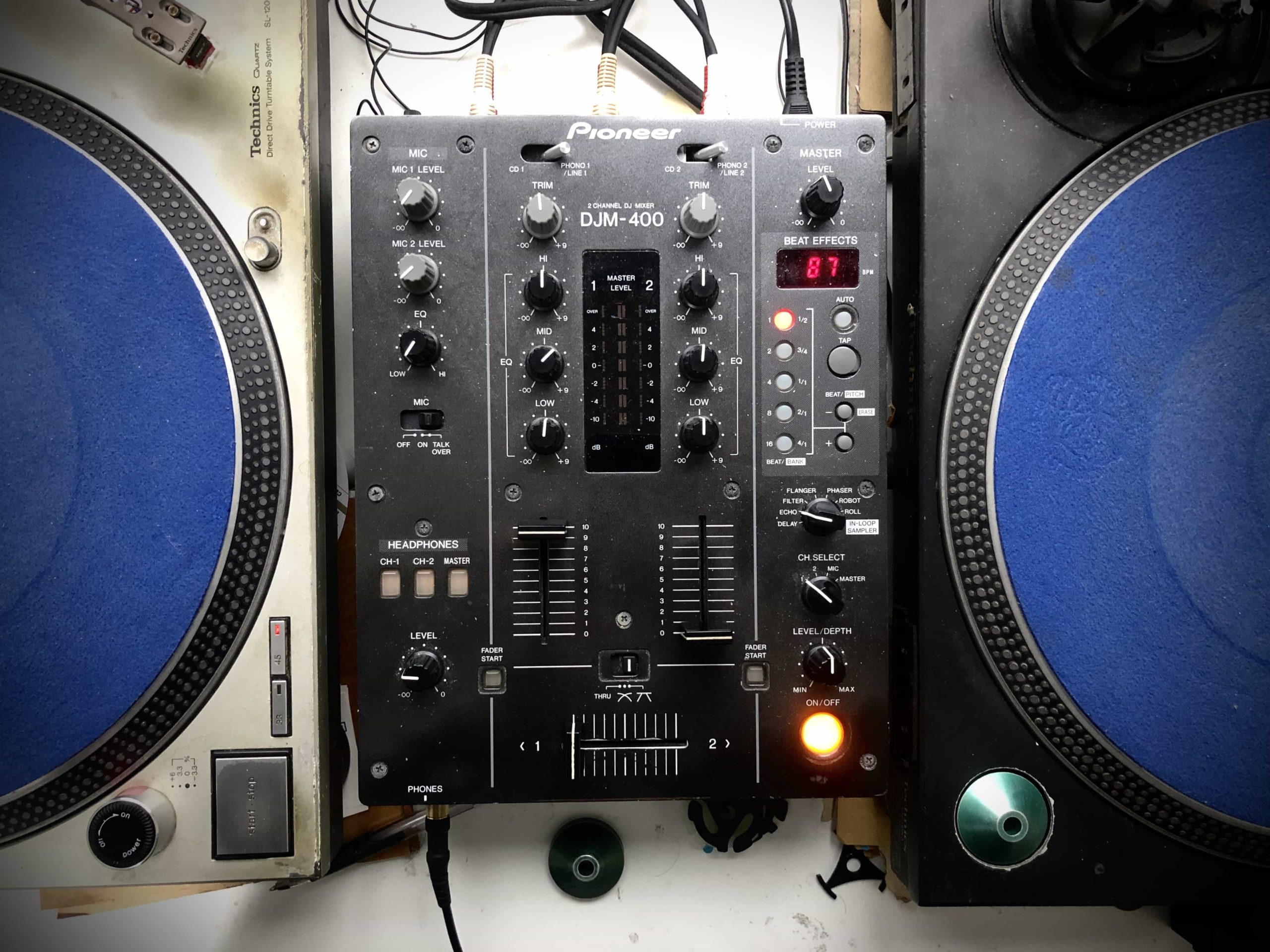 DJ機材】PioneerのDJミキサーDJM-400がぶっ壊れた2回目2台目 – Bee's