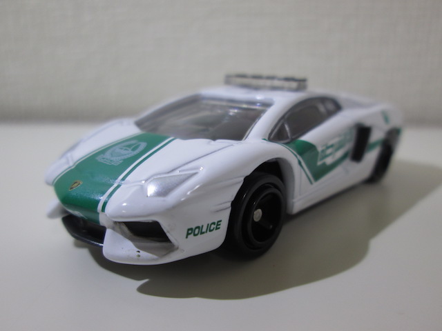 トミカ No.87 ランボルギーニ アヴェンタドール LP700-4 ドバイ警察