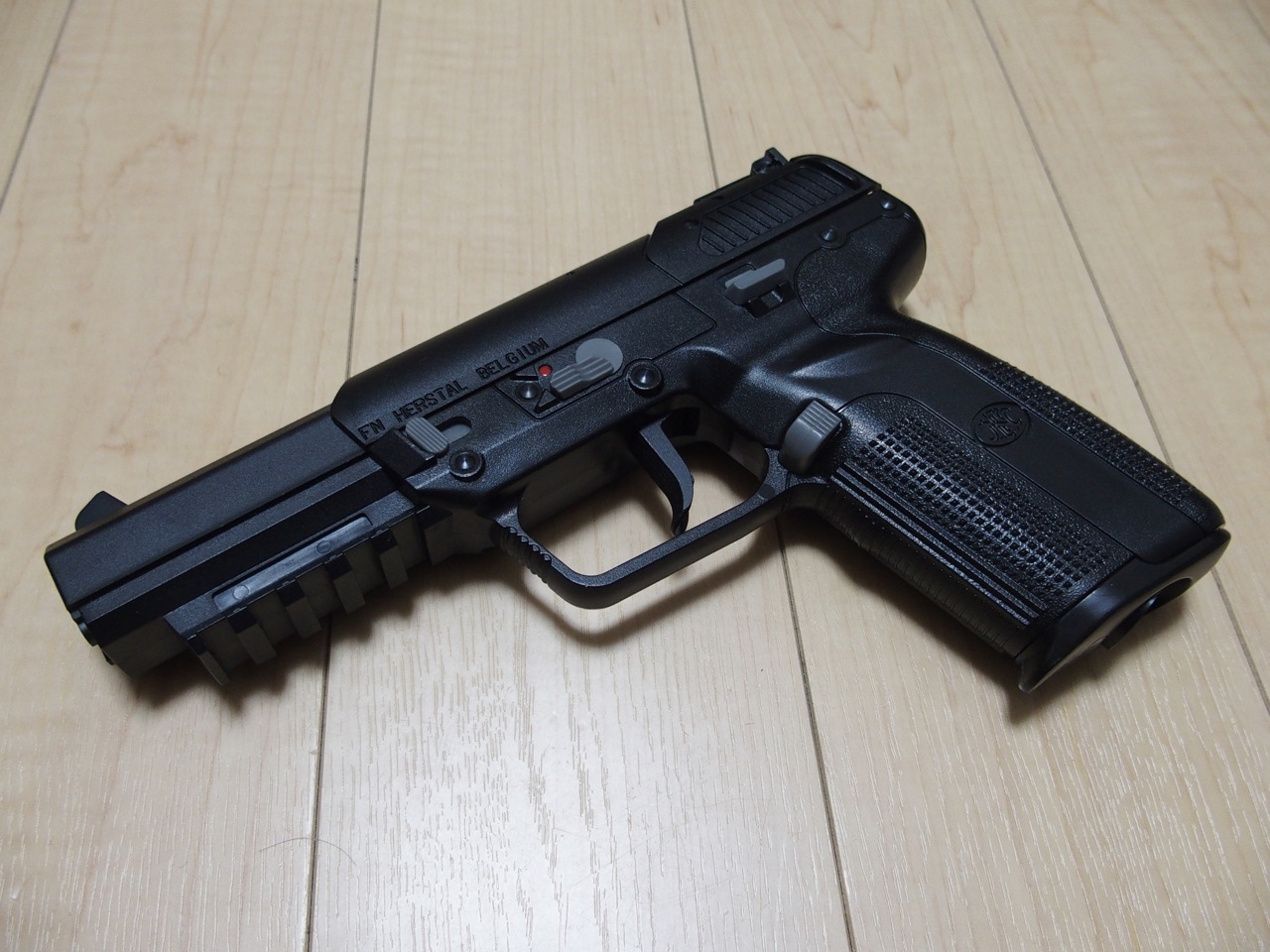 マルシン CO2ガスブローバックハンドガン、FN57を購入 | エボログ