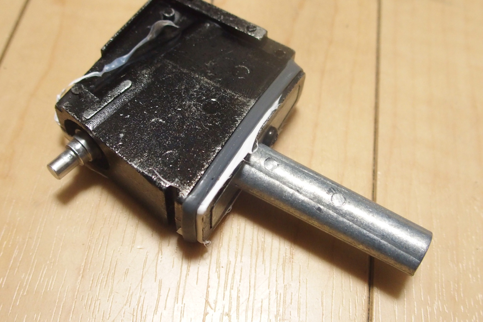 ガス漏れしていたウエスタンアームズのM4用マガジンをシールテープを