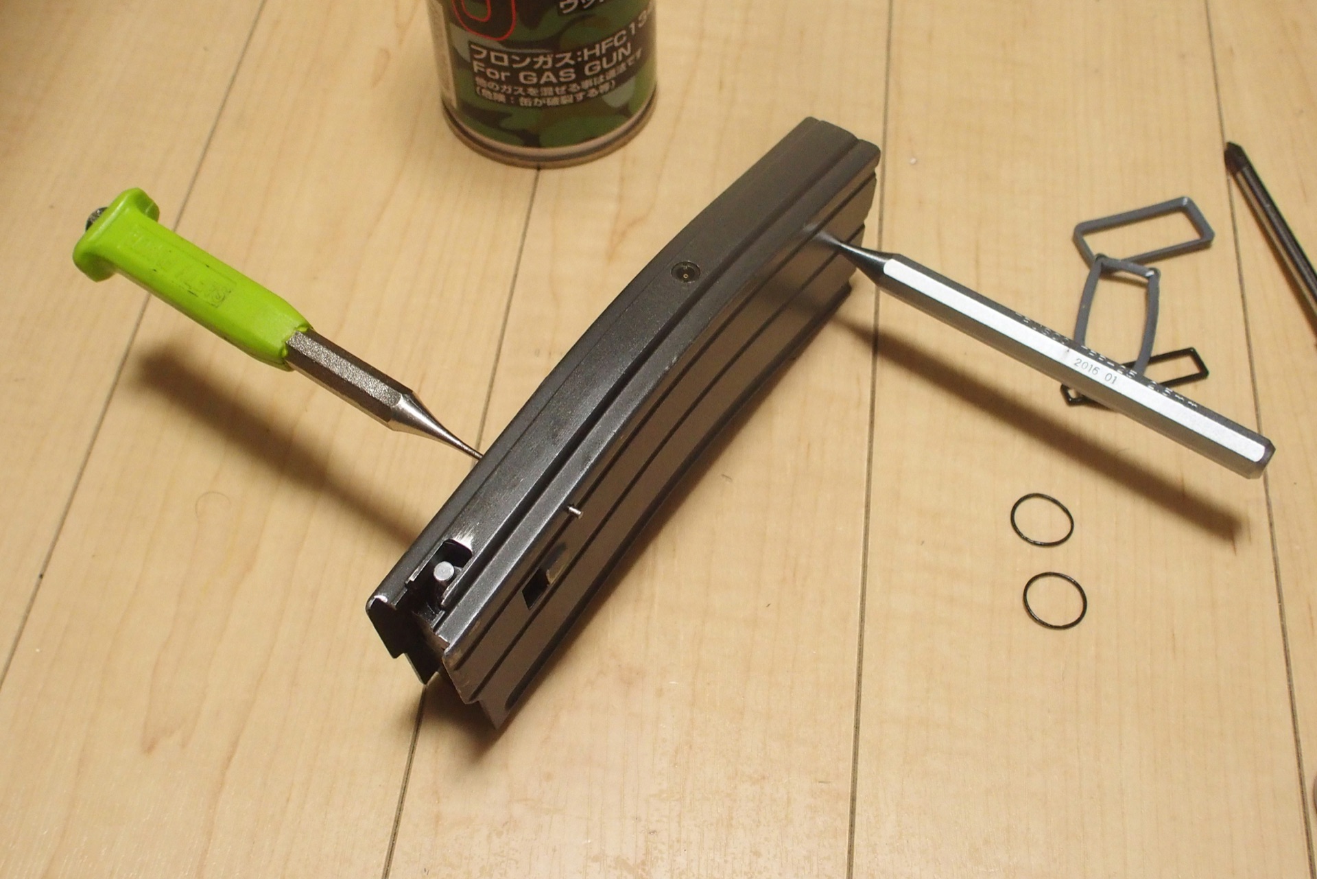 ガス漏れを起こしたウエスタンアームズ M4用マガジンを修理しました