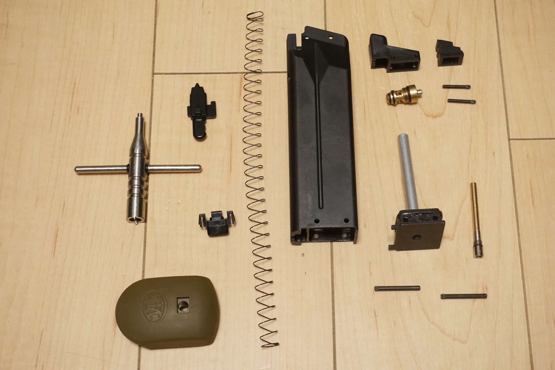 東京マルイ FNX-45 タクティカルのマガジンを分解していきます | エボログ