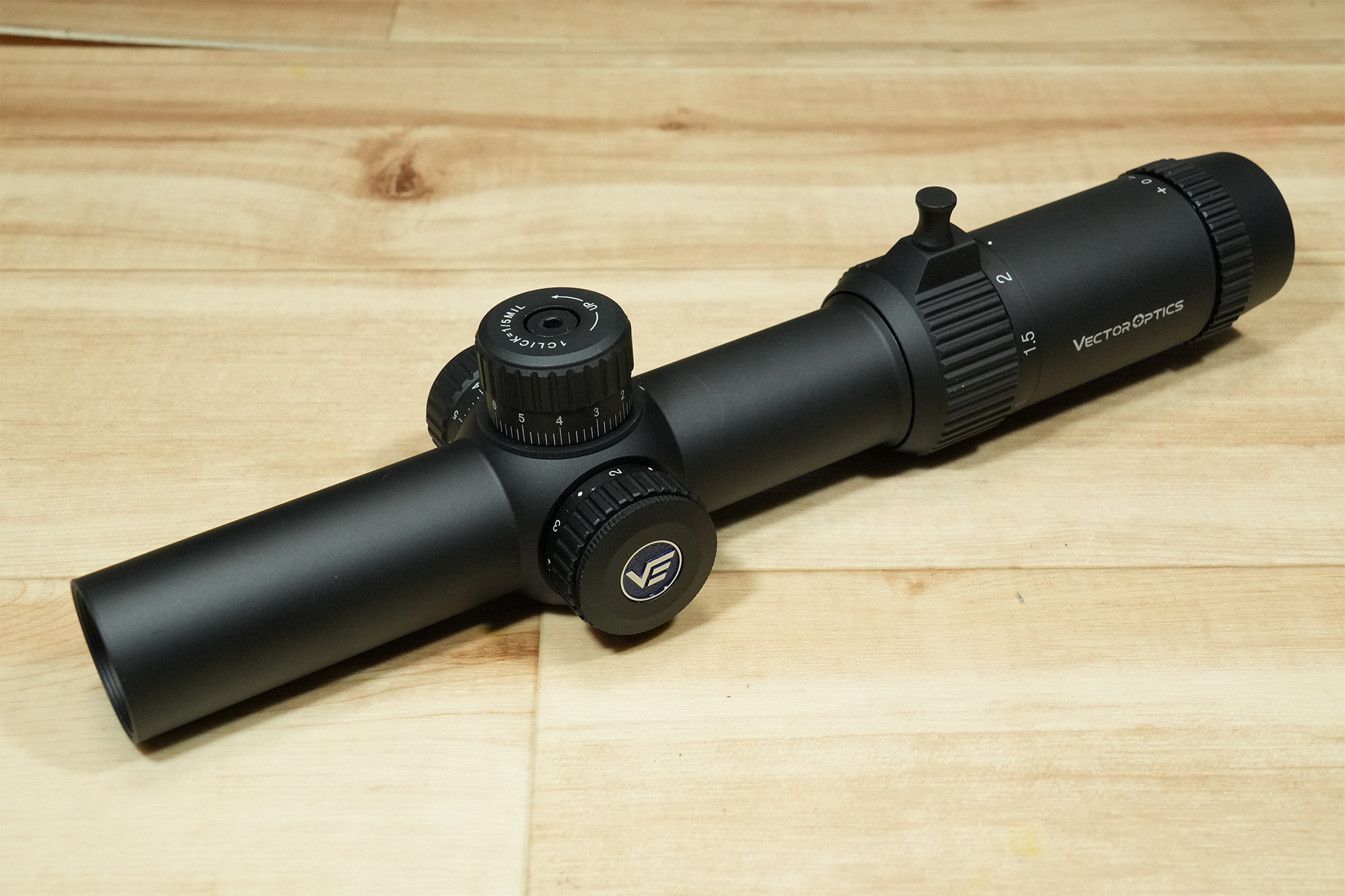 高輝度イルミネーション搭載の新型Forester、Vector Optics Forester 1