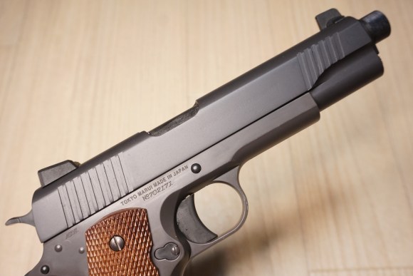 エアーコッキング ガバメントのスライドを加工、セレーションを入れて