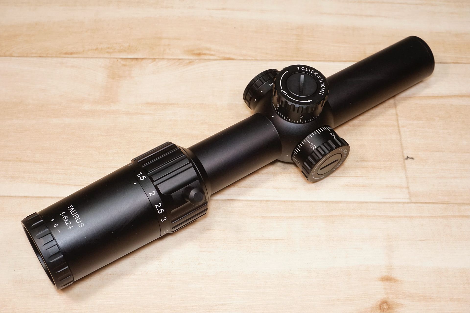 コストパフォーマンスに優れたVector Optics TAURUS 1-6×24 SCOC-42の