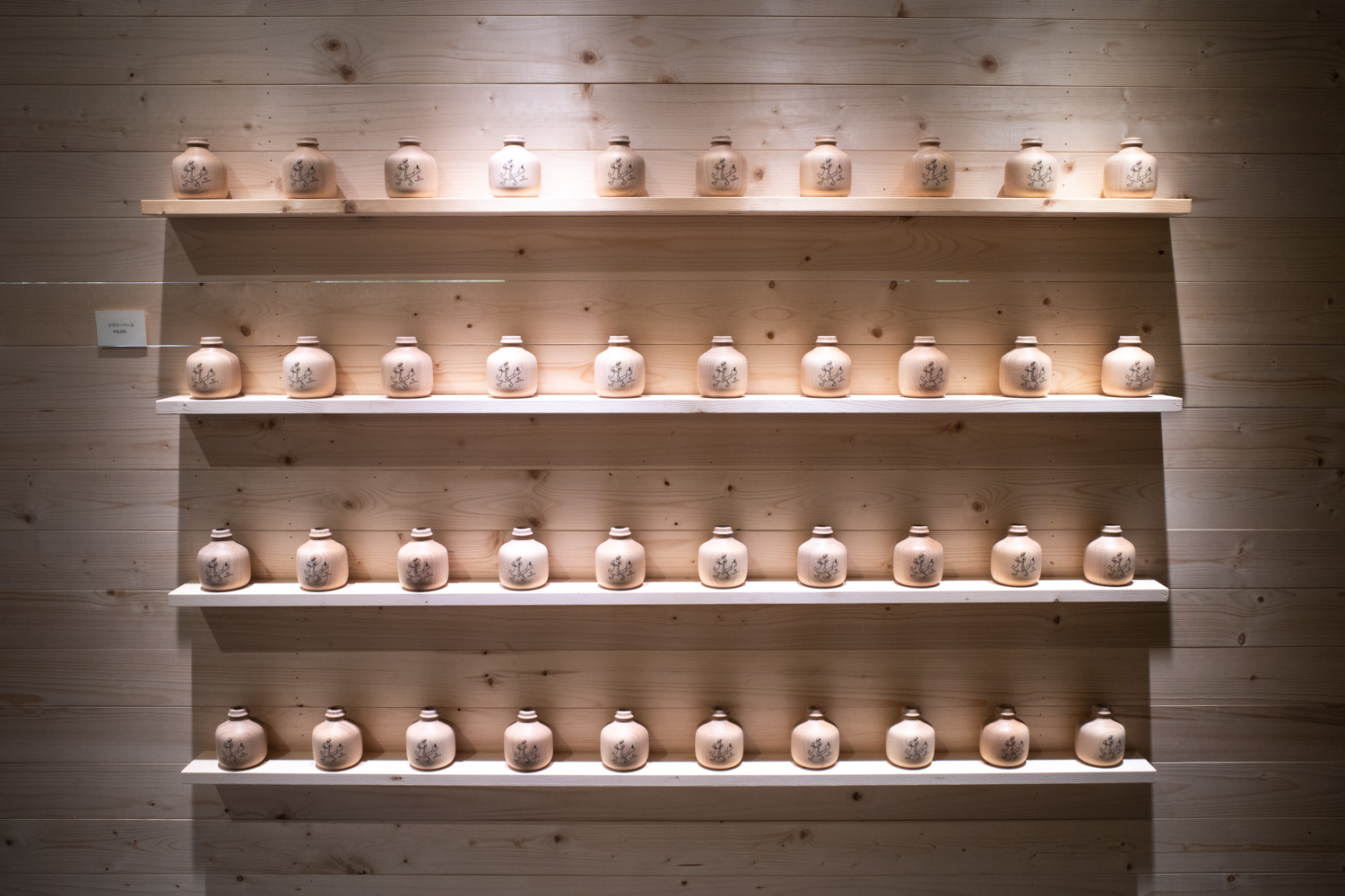 ロッカクアヤコ展】1000部限定ポスターほか〜ミュージアムグッズ展開に