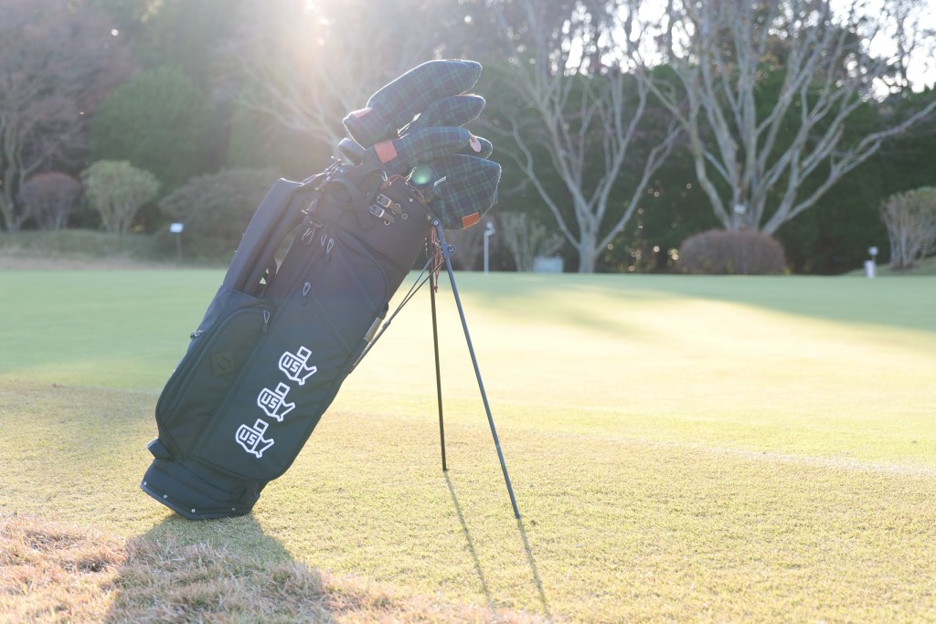 JONES」別注のキャディバッグ、黒もそろそろ……。 | GO/LOOK!（ゴルック）