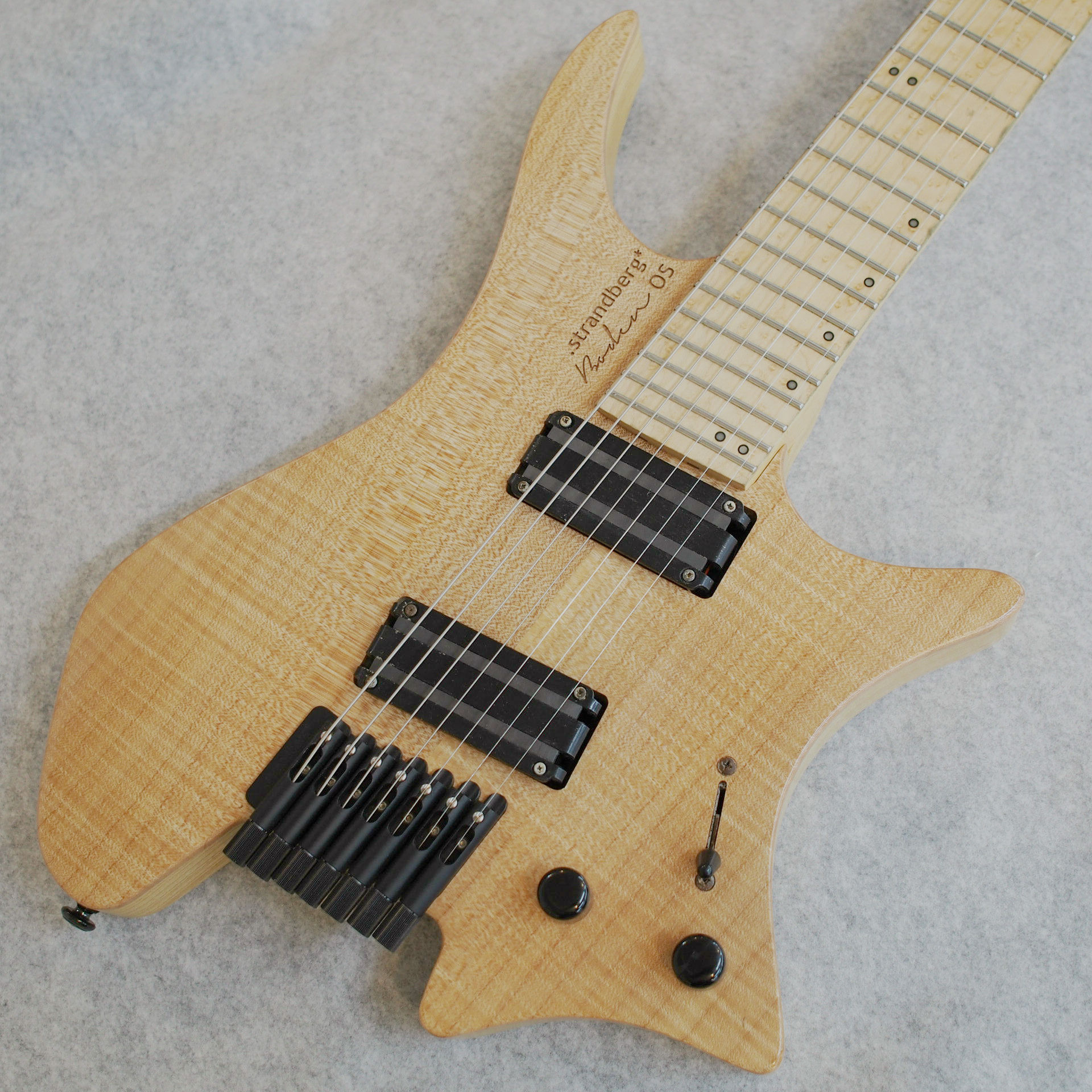 買取情報】遂に来た！次世代ヘッドレスギター・ストランドバーグ
