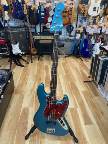 レアなマッチングヘッド仕様のジャズベースをお買取りさせていただき