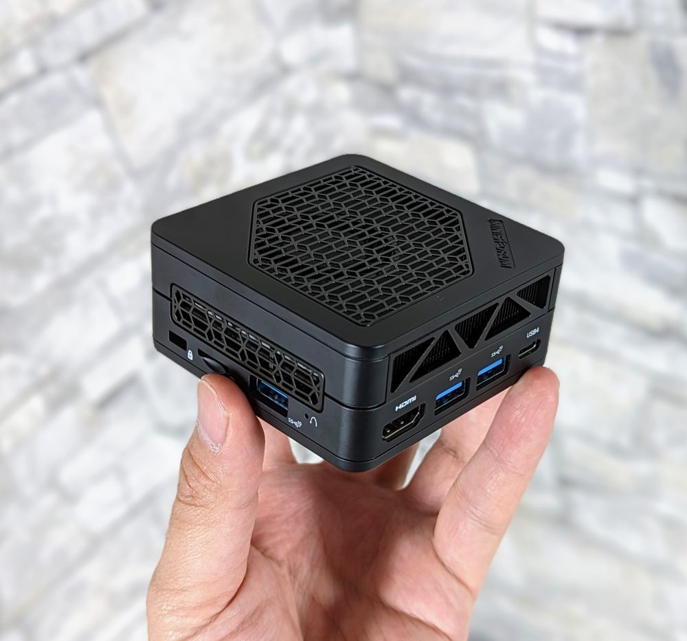 Ryzen 7 6800U搭載で6万円台の手のひらサイズ極小PCレビュー