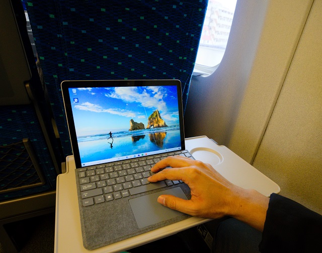 レビュー】外に持ち出してこそ活きるSurface Go 2