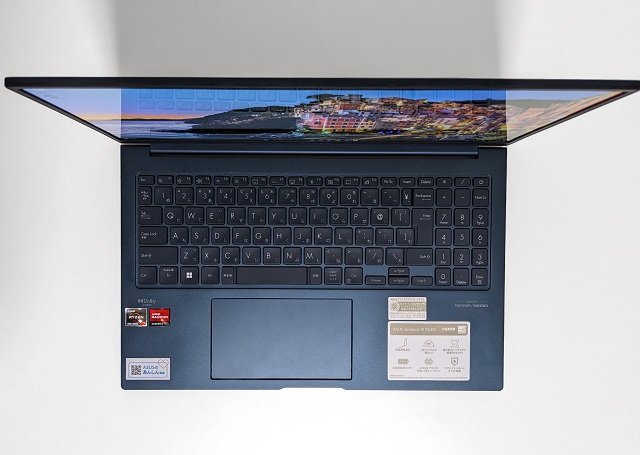 ASUS Zenbook 15 OLED (UM3504)のレビュー。有機ELの素晴らしさを再認識。