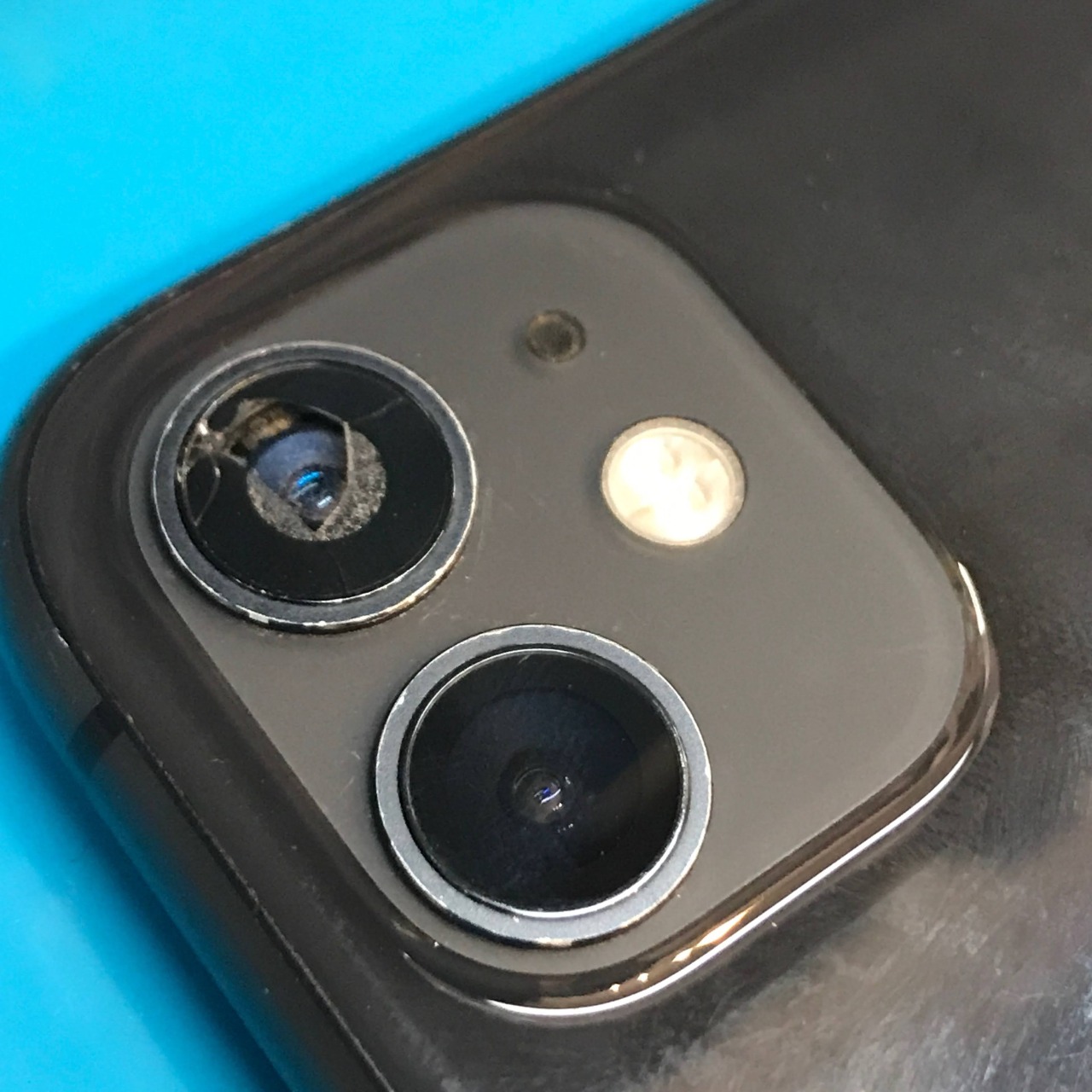 iPhone 11 リアカメラレンズガラス割れ カメラにキズが付く前に交換を