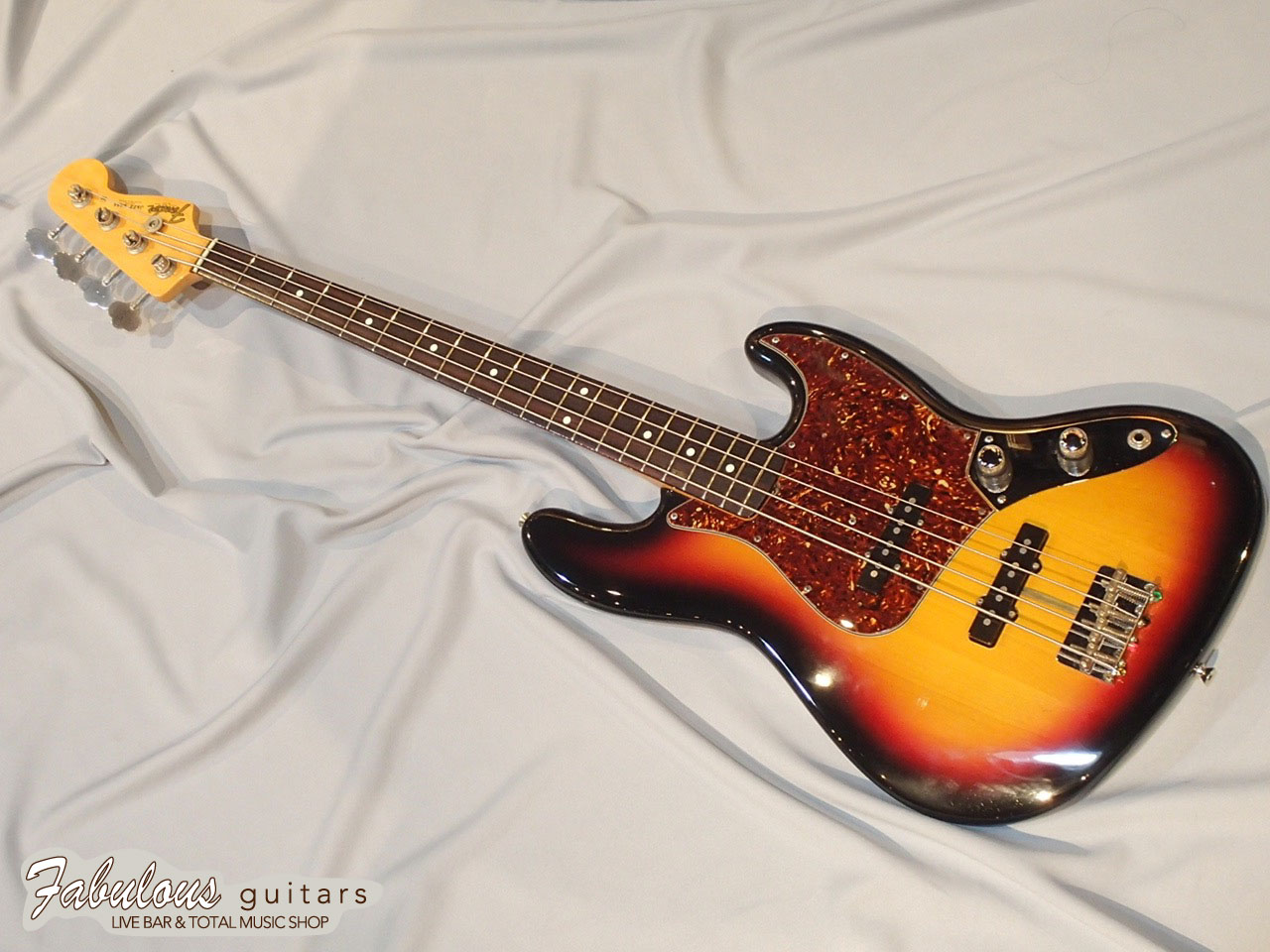 Fender USA American Vintage '62 JazzBass 2knob SB – Fabulous guitars