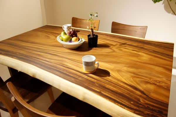 無垢一枚板作品紹介】モンキーポッド一枚板ダイニングテーブル | 近藤