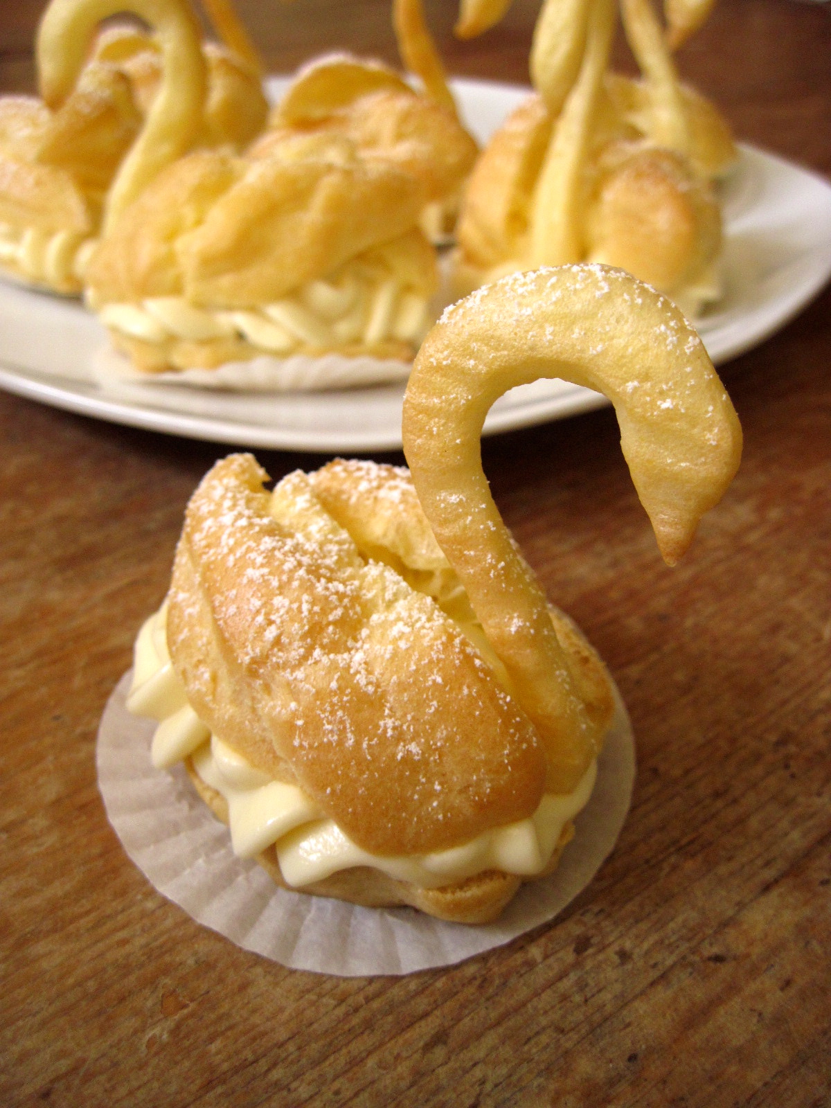 Daring Bakers: Cream Puff Swans! – Korena in the Kitchen
