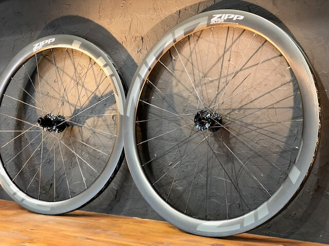 高コスパカーボンホイール】あらゆる路面を走破する ZIPP 303 S