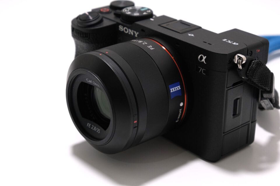 ソニー Sonnar T* FE 35mm F2.8 ZAをレビュー！フルサイズカメラを