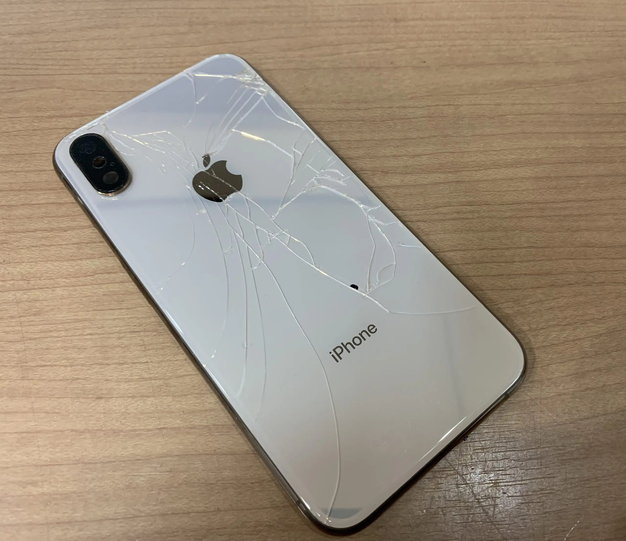 iPhoneXs】背面ガラス割れ - 最長1年保証 アイフォン/スマホ修理の